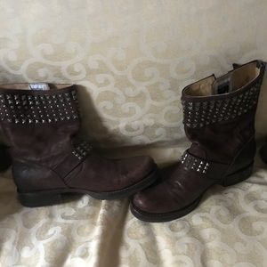 Frye Sabrina studded boots size 7.5